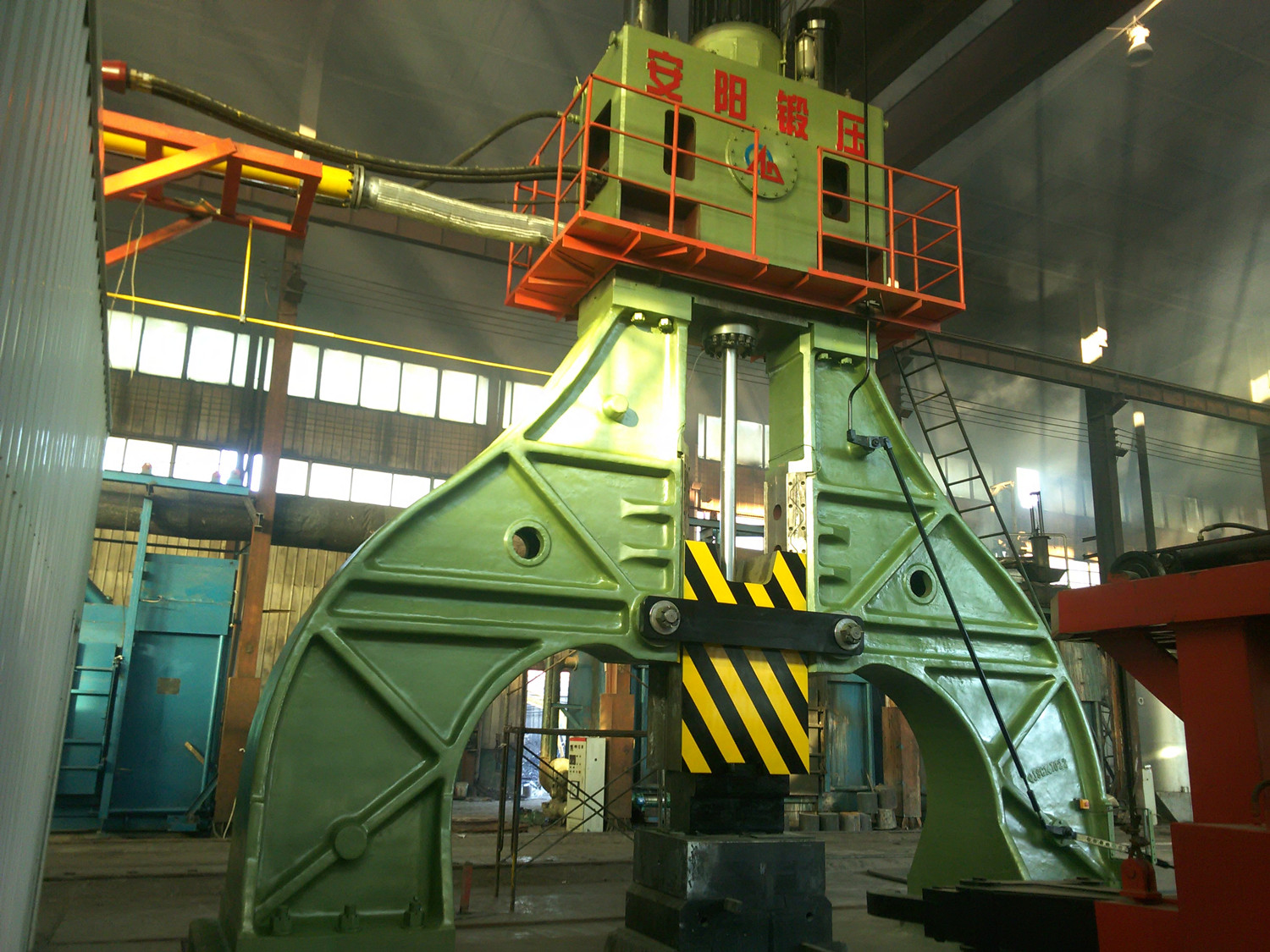 Open die forging machine