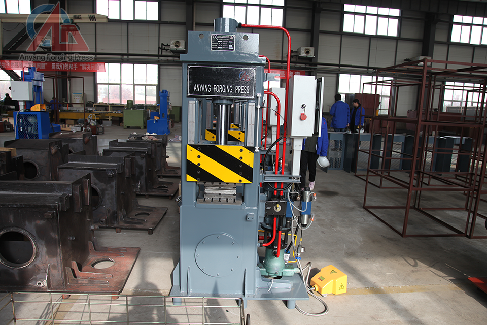 Blacksmith hydraulic forging press for sale in Iran