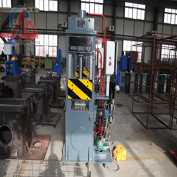 Blacksmiths forge small hydraulic presses in Iran