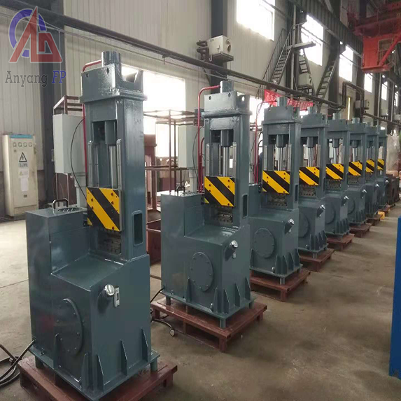 Blacksmith hydraulic press forging in Pakistan