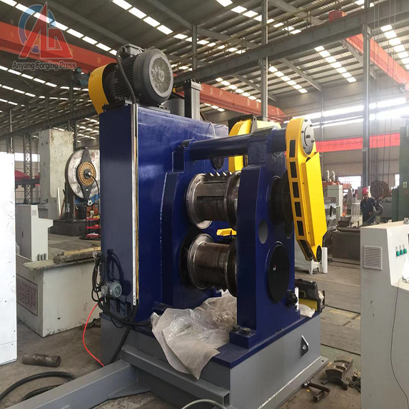 Automatic rolling machine for preform forge