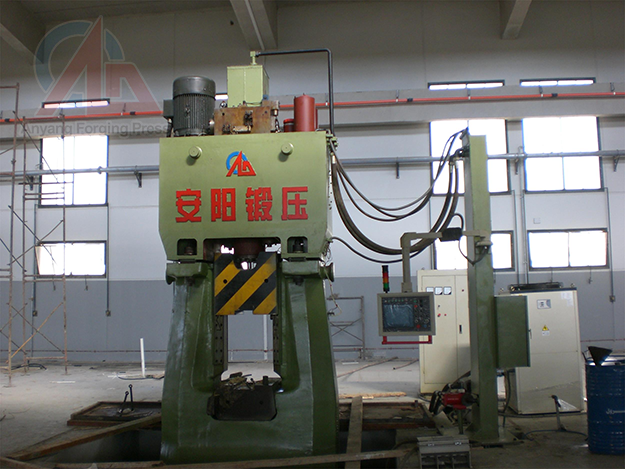 China Die Forging CNC Hammer/Programmed Hammer Production Forging