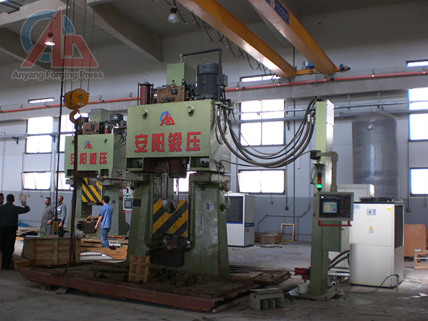 China Die Forging CNC Hammer/Programmed Hammer Production Forging