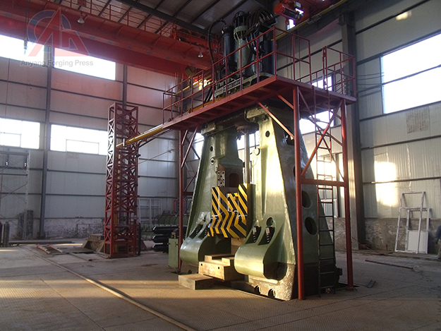 Forging hammer arch type electro-hydraulic hammer single-arm type electro-hydraulic hammer production forging