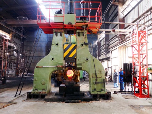 Workers are forging parts with arch free forging electro-hydraulic hammer