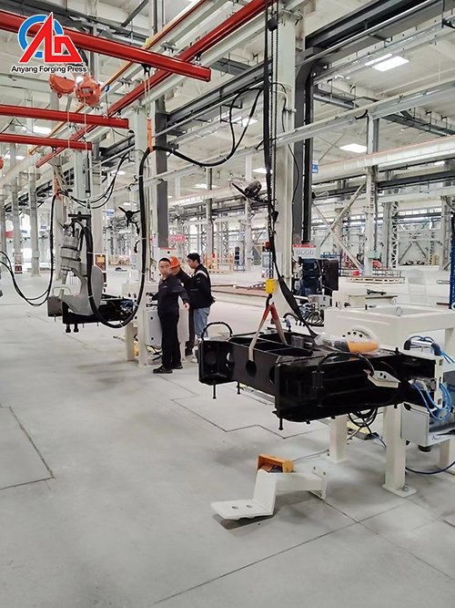 Frame fully hydraulic riveting line installation and commissioning in China