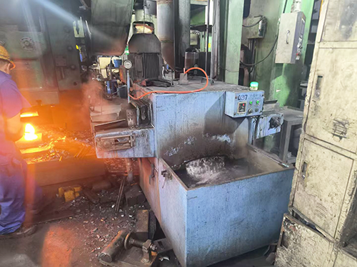 Metal descaling machine removes oxide scale from forgings
